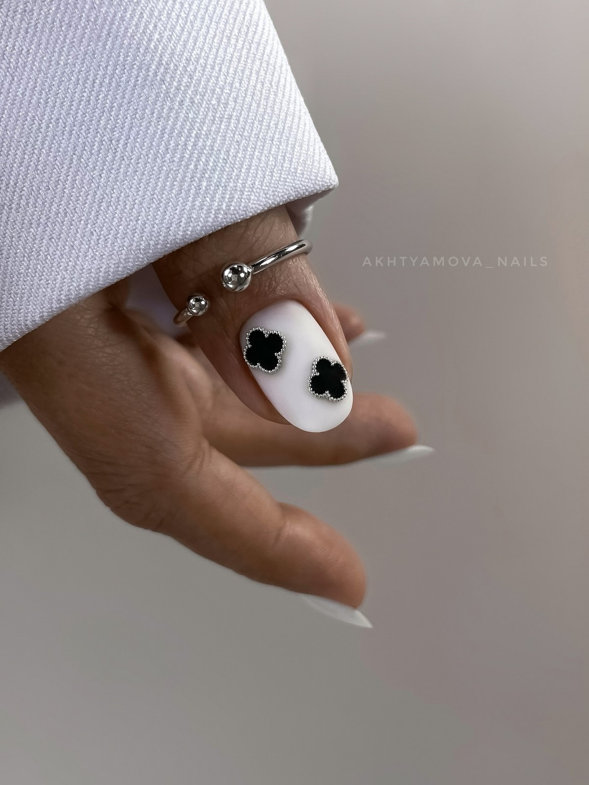 Маникюр на зиму 2026, который выглядит дорого