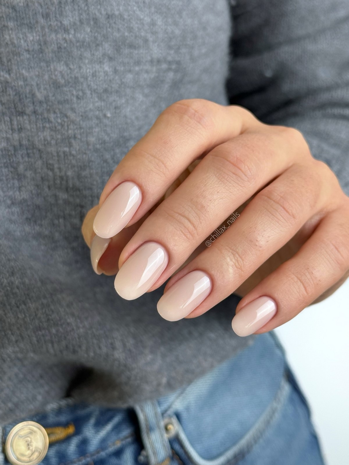 Маникюр, который выглядит аккуратно даже через две недели