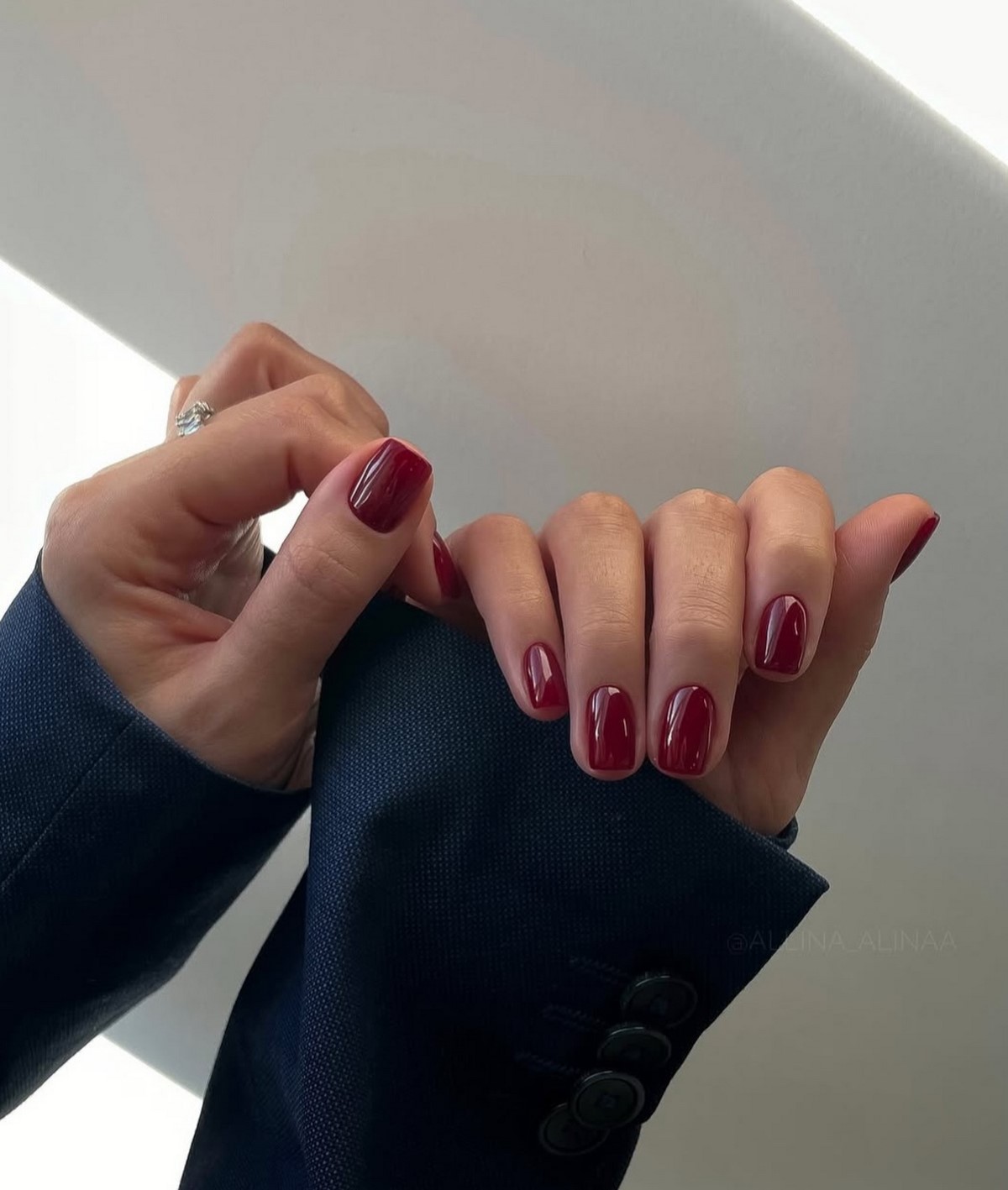 Маникюр с эффектом роскоши: оттенки, которые выбирают со вкусом