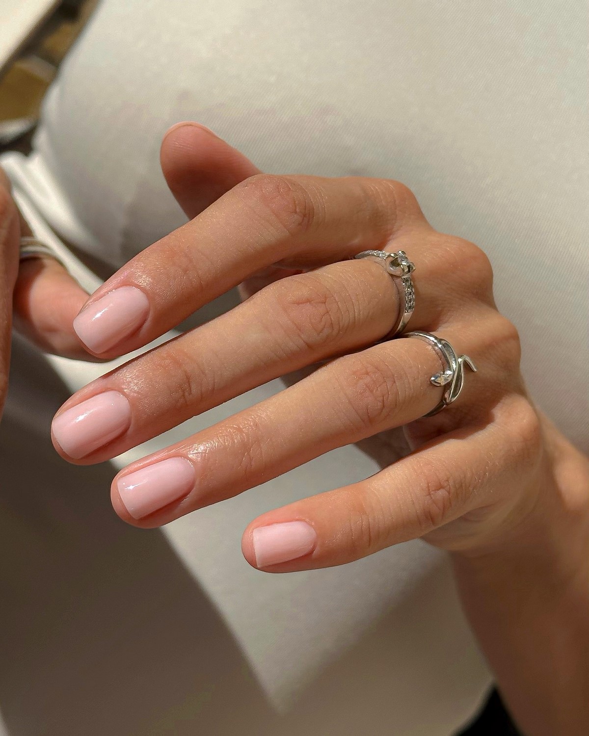 Маникюр, который выглядит аккуратно даже через две недели