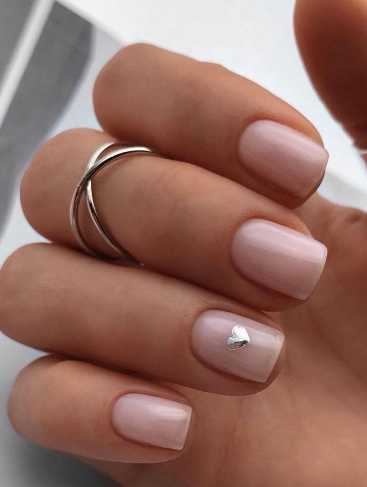 Маникюр на День святого Валентина 2026 с романтичным настроением