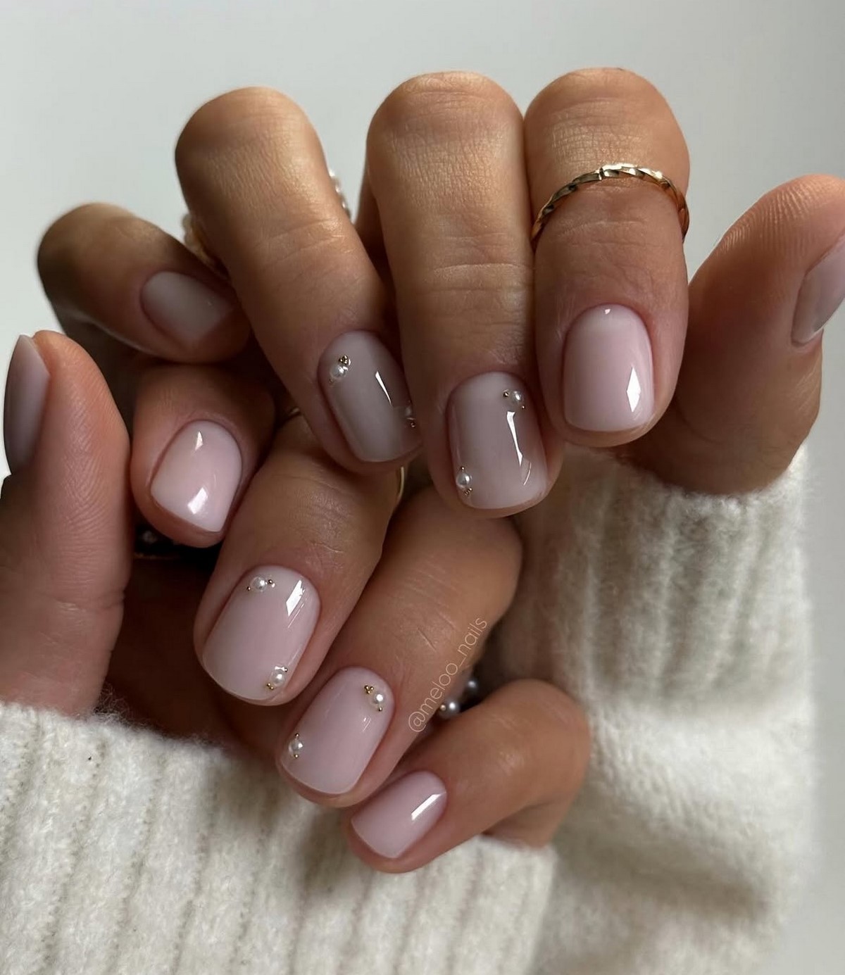 Почему нюдовые ногти всегда смотрятся уместно и стильно