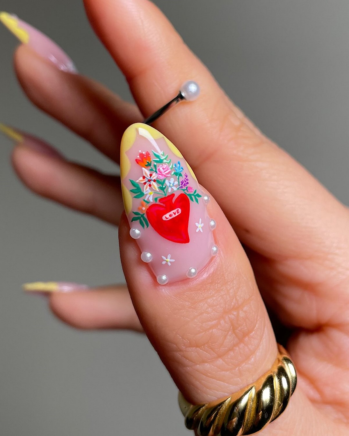 Маникюр на День святого Валентина 2026 с романтичным настроением