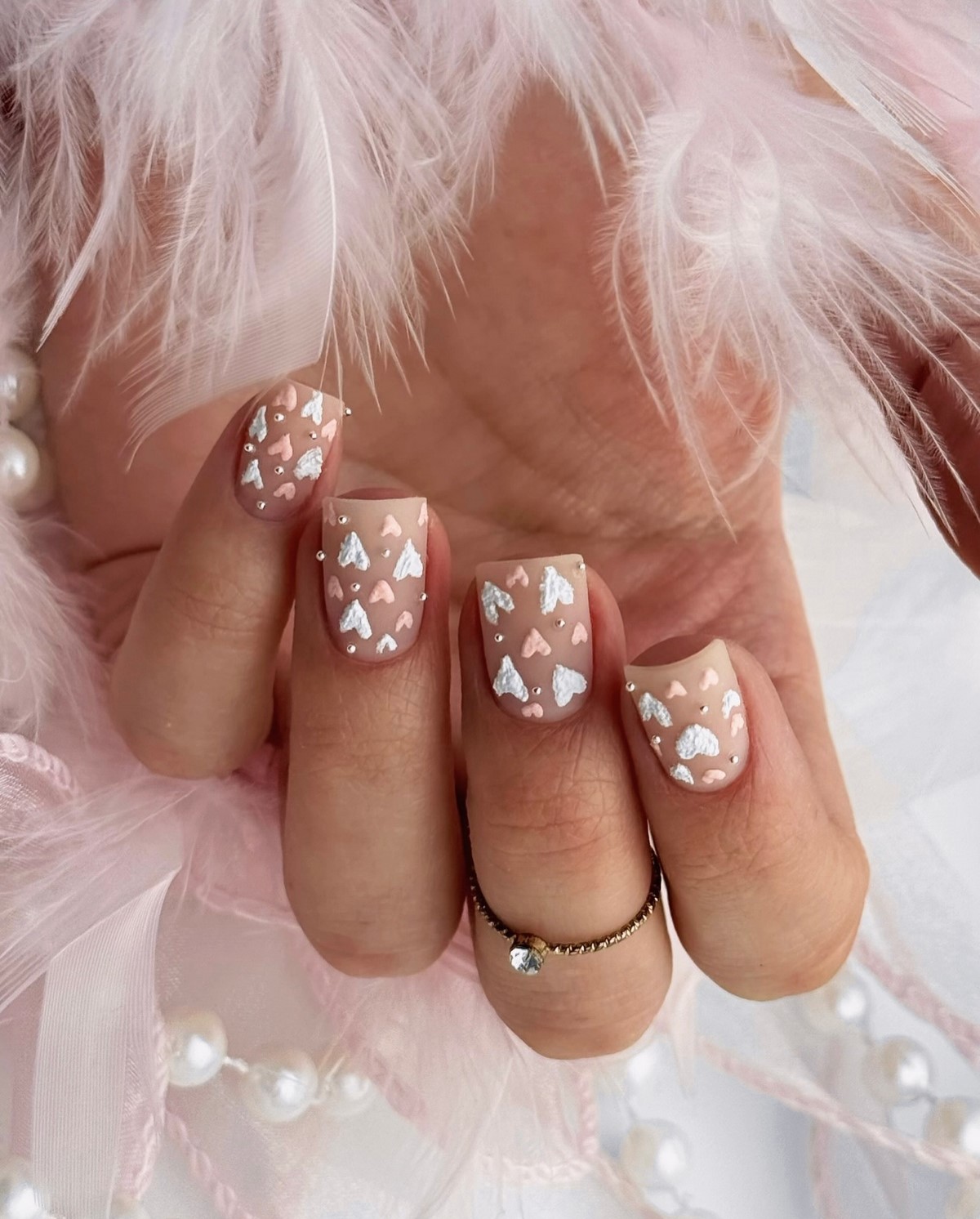 Маникюр на День святого Валентина 2026 с романтичным настроением