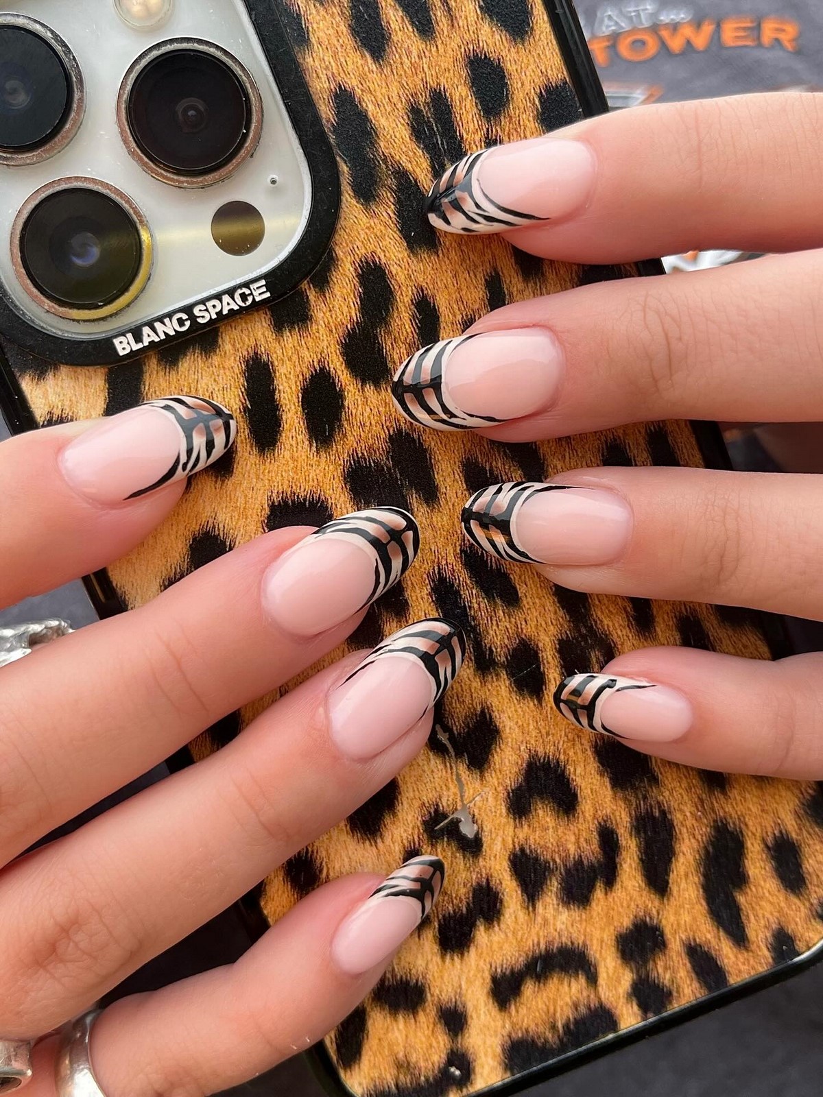 Анимал-принт на ногтях в сезоне 2026: как выбрать трендовый дизайн