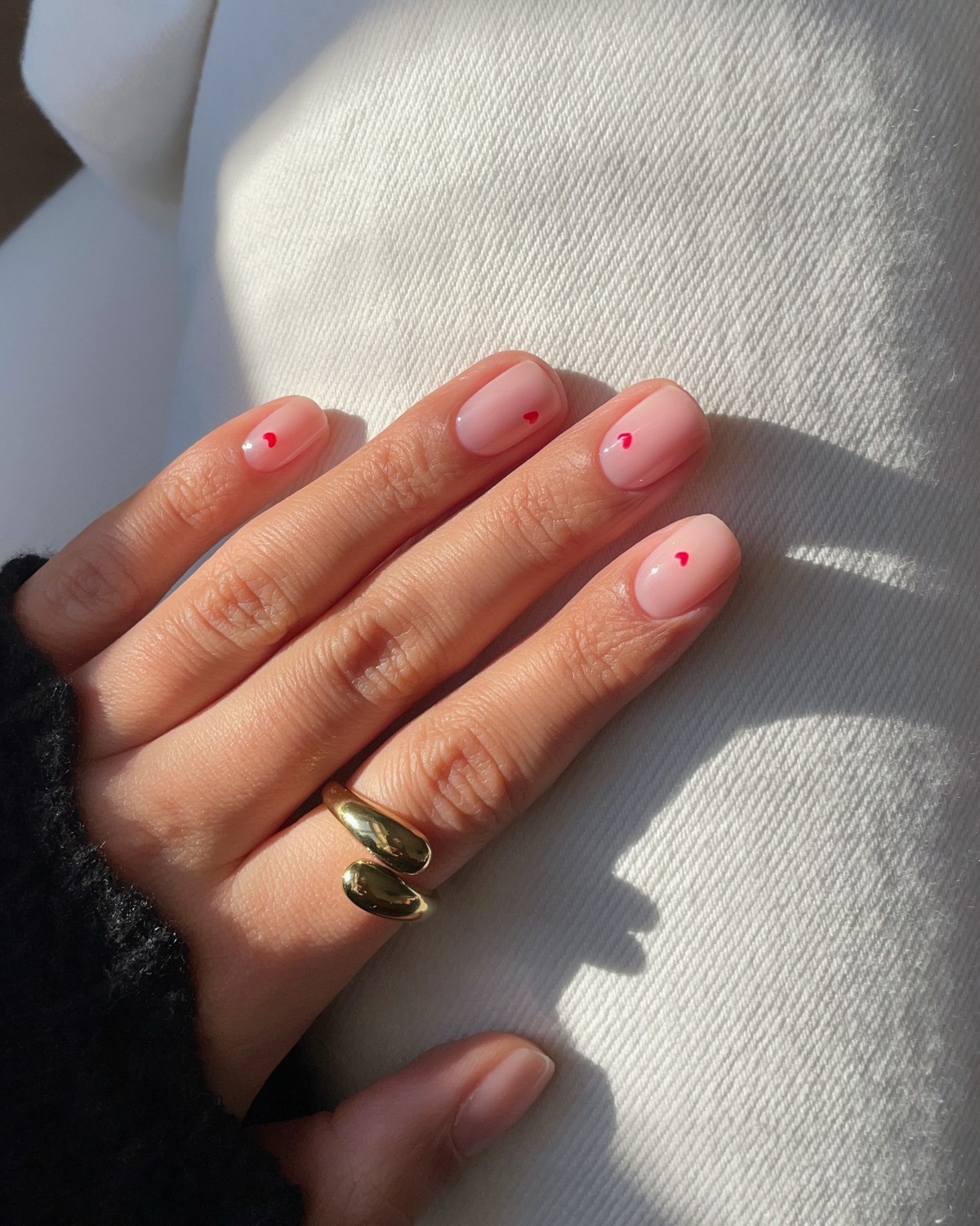 Маникюр на День святого Валентина 2026 с романтичным настроением