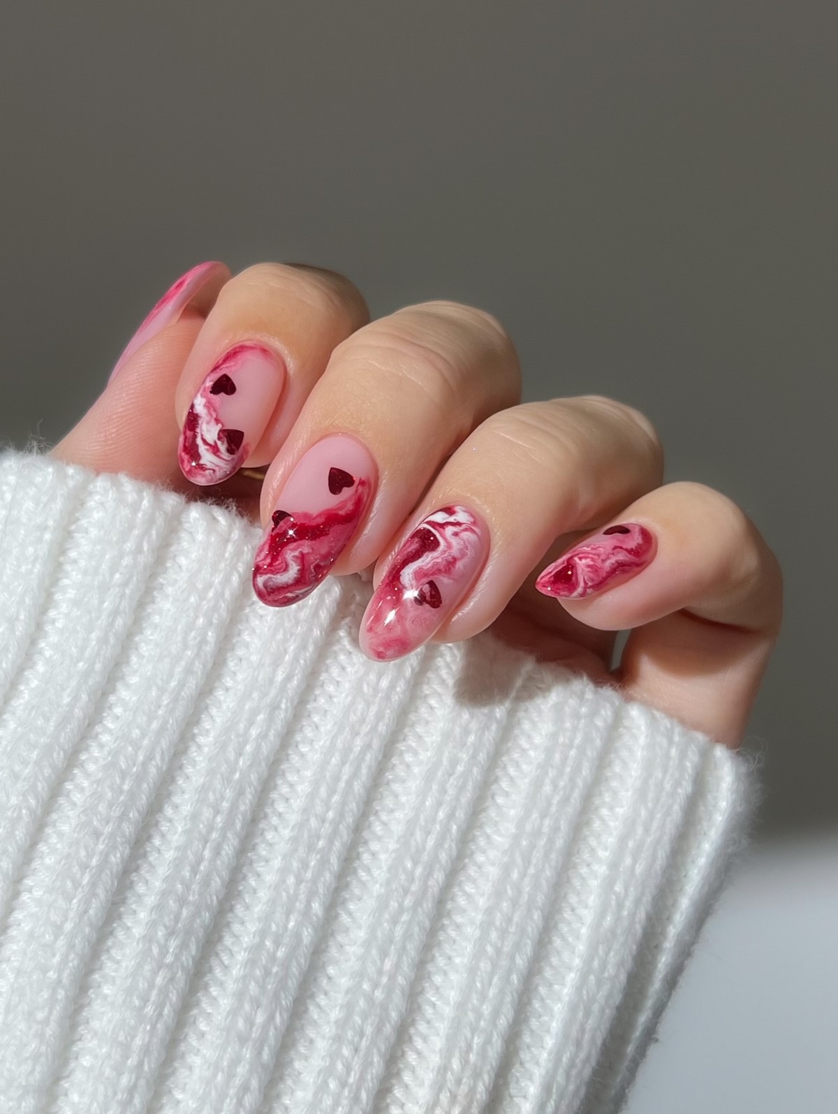 Маникюр на День святого Валентина 2026 с романтичным настроением