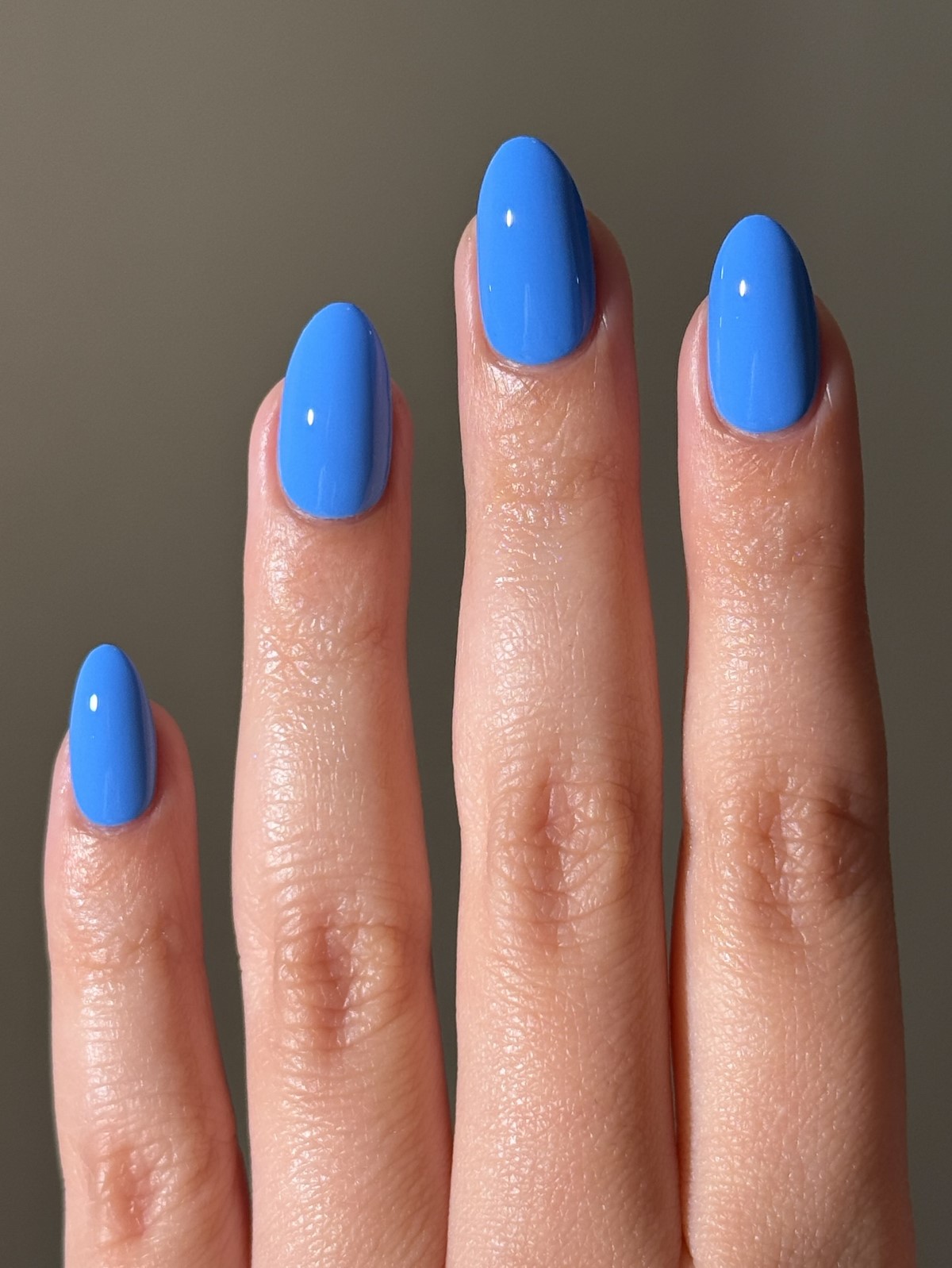 Маникюр с эффектом роскоши: оттенки, которые выбирают со вкусом