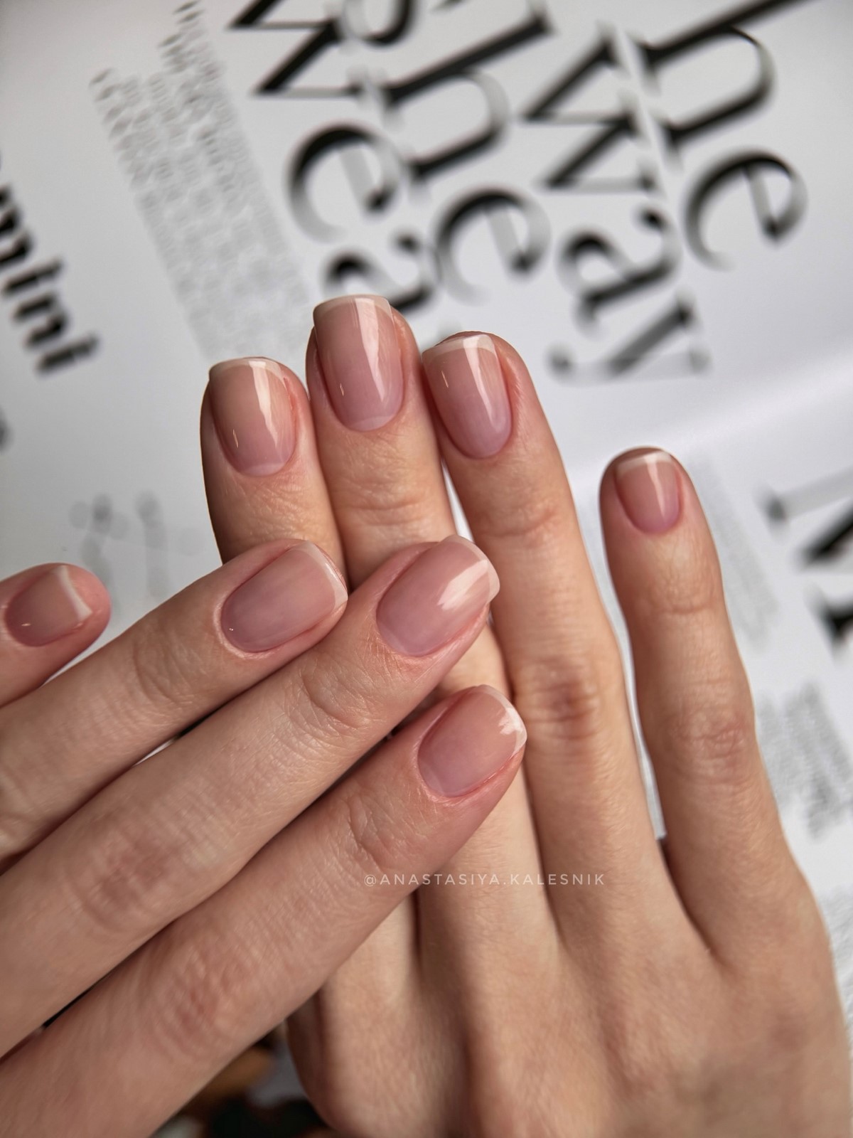 Маникюр с эффектом роскоши: оттенки, которые выбирают со вкусом