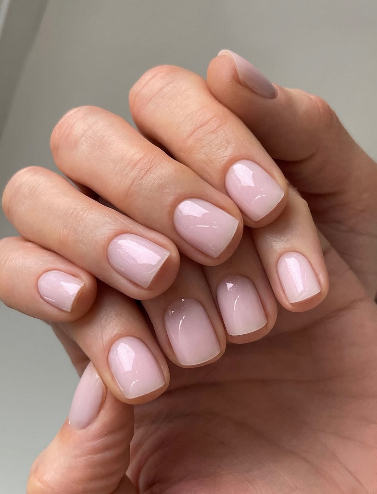 Почему нюдовые ногти всегда смотрятся уместно и стильно