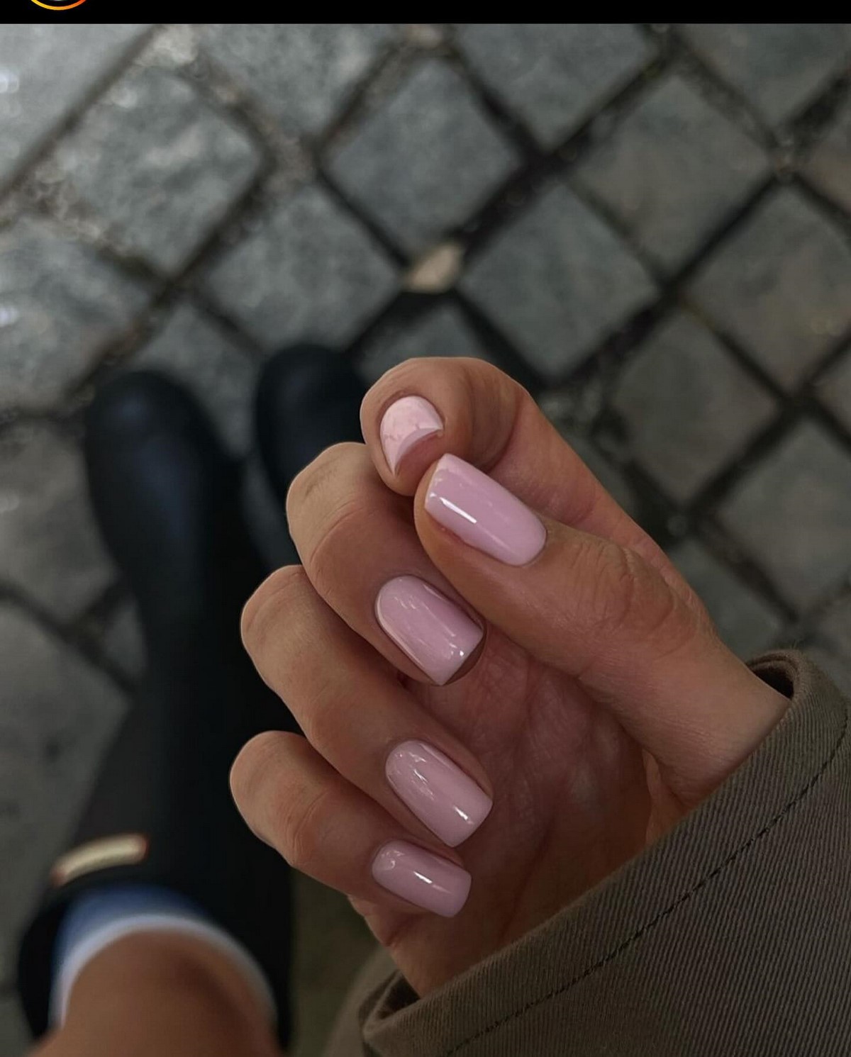 Почему нюдовые ногти всегда смотрятся уместно и стильно