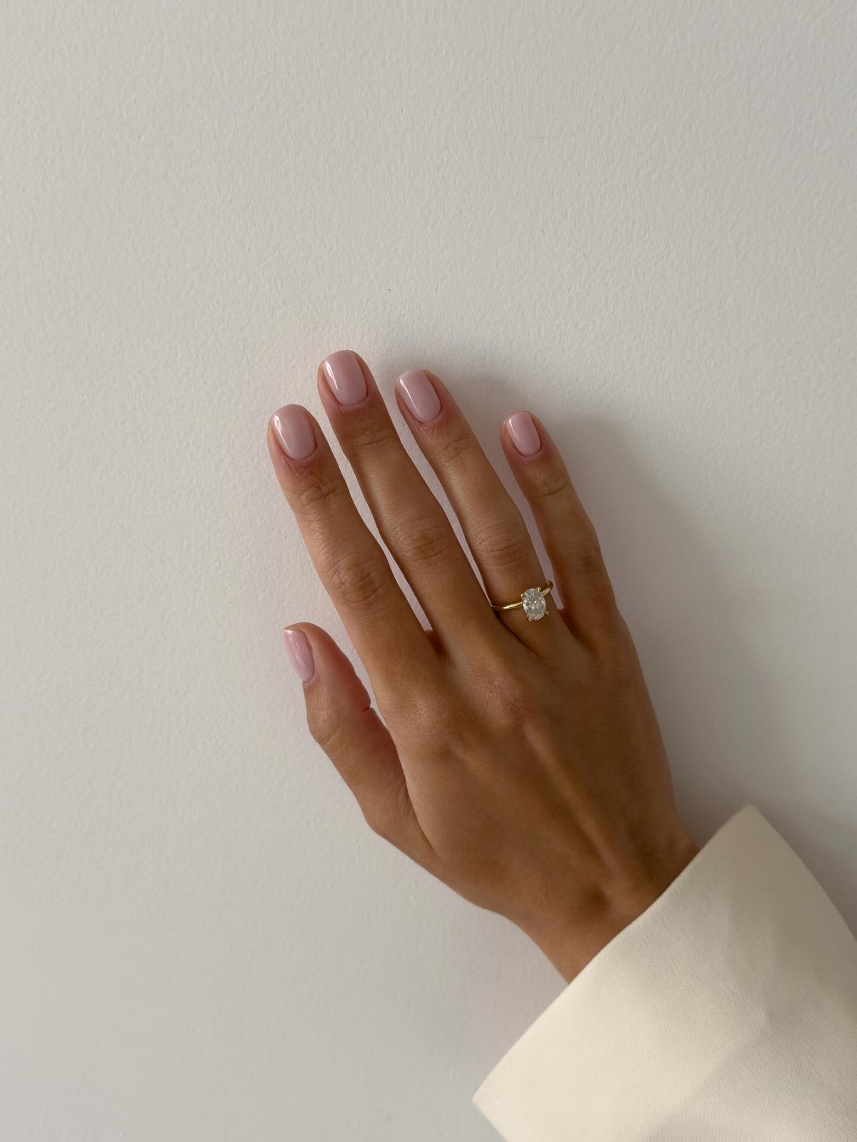 Почему нюдовые ногти всегда смотрятся уместно и стильно