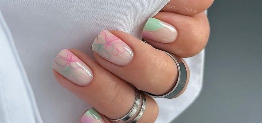 Розово-мятная пастель на бежевой основе с цветами