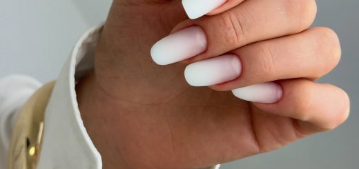 Матовые овальные ногти с молочным градиетном