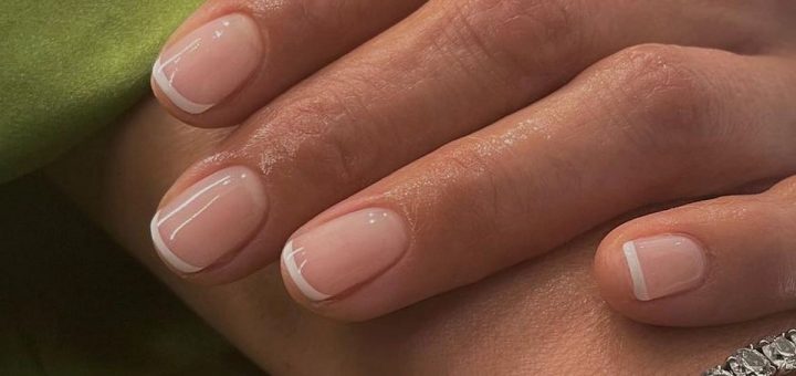 Белый микрофренч на короткие ногти