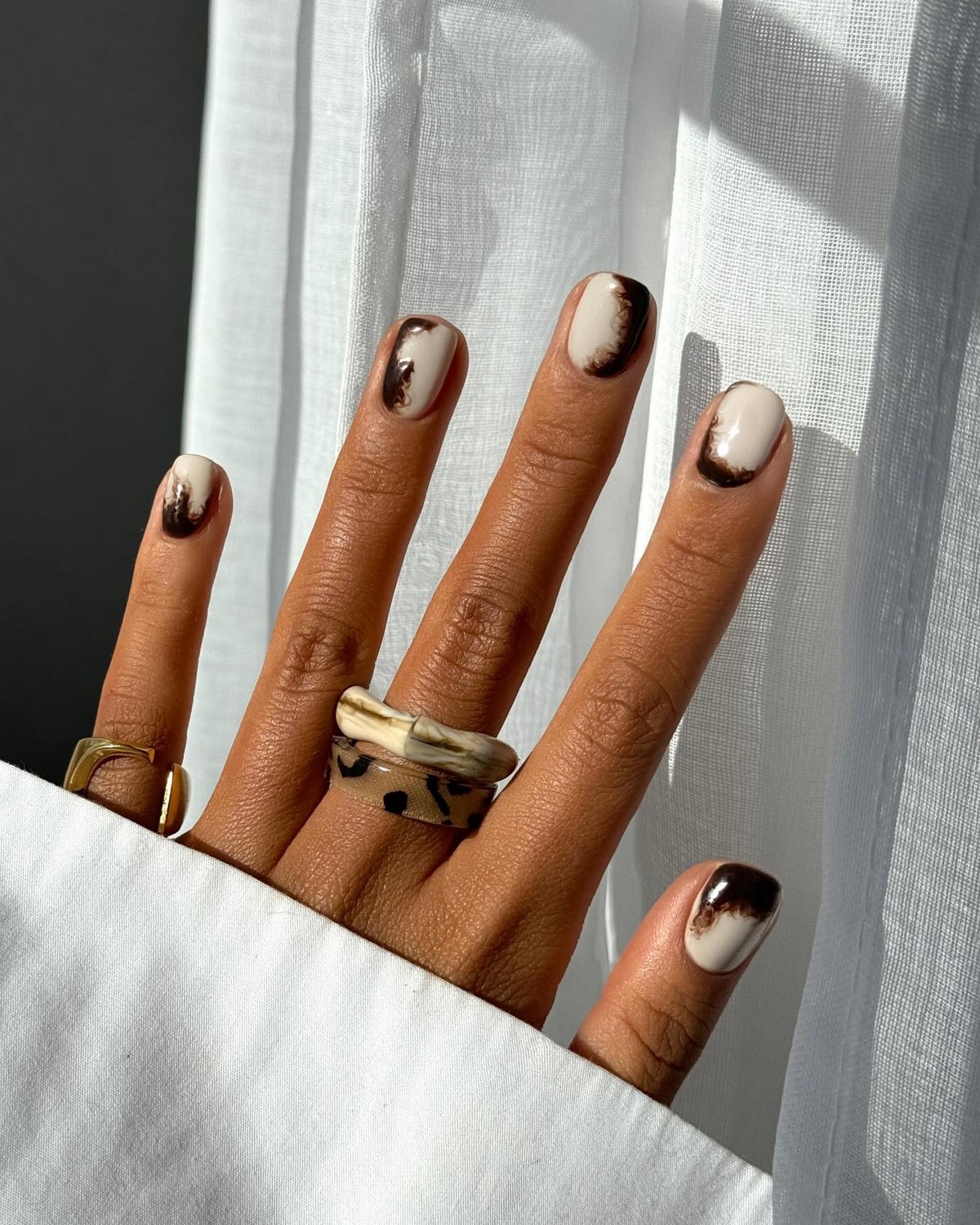 Светлый маникюр этой весны: оттенки, которые подходят ко всему