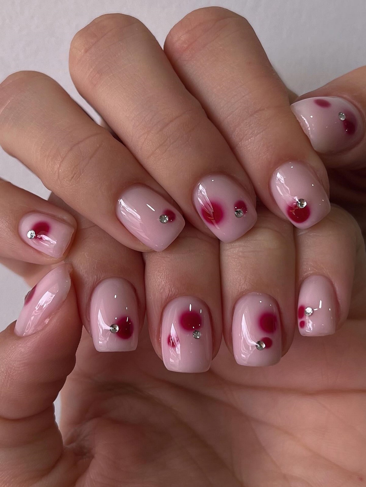 Тренды маникюра, которые выглядят аккуратно, а не вычурно