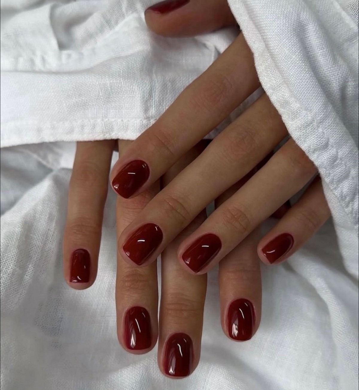 Капсульный маникюр: цвета, которые носят со всем