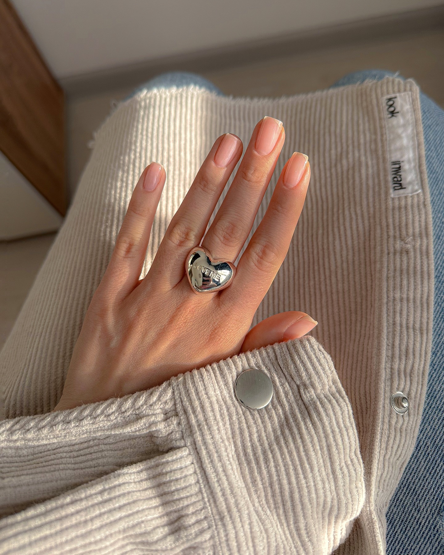 Маникюр без дизайна, который выглядит дорого: главный выбор этой весны