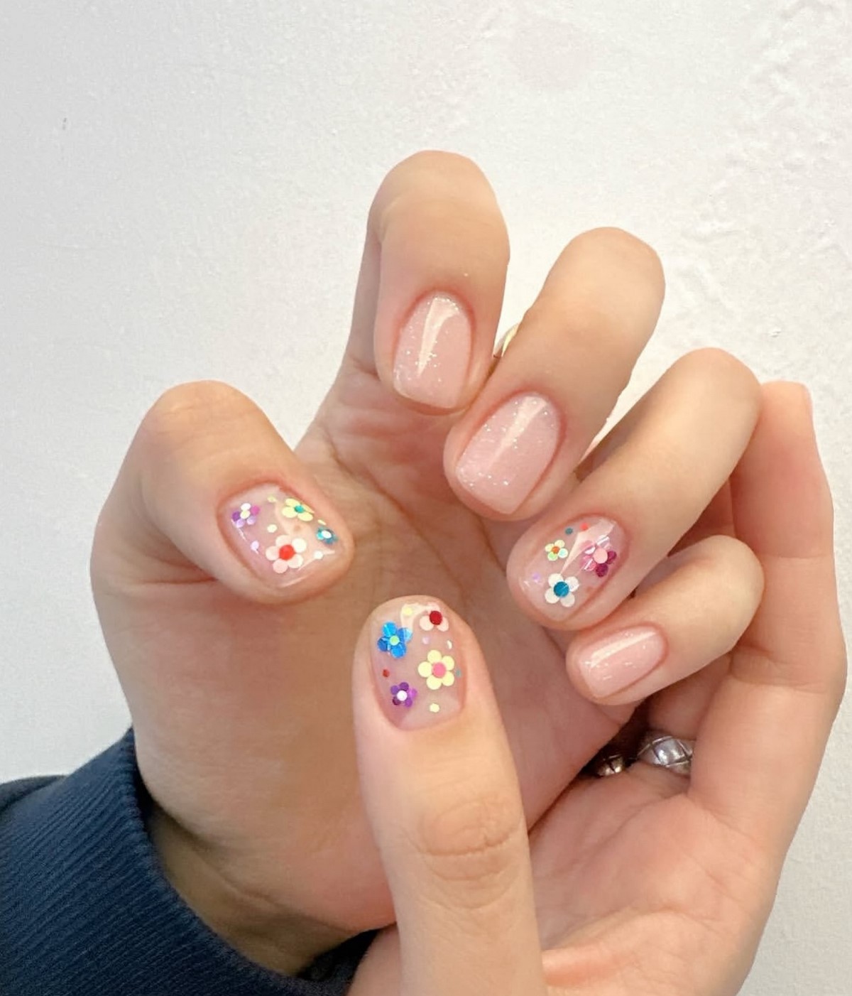 Модные короткие ногти весной: 10 идей, которые влюбляют