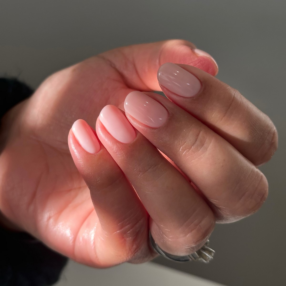 Маникюр на март: самый аккуратный тренд начала весны