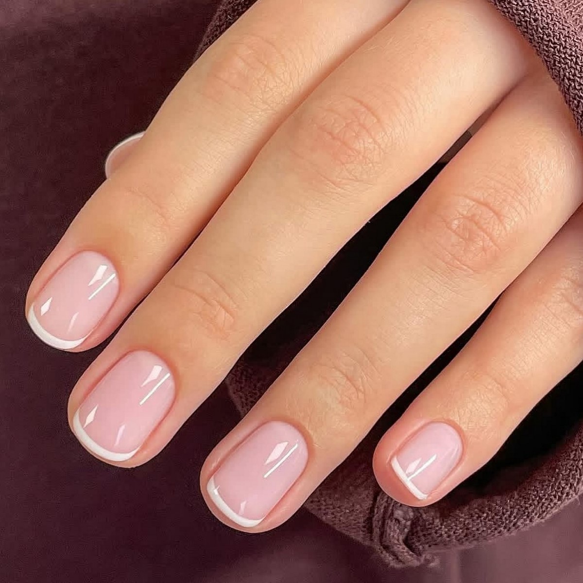 Микрофренч вместо обычного: самый аккуратный маникюр этой весны