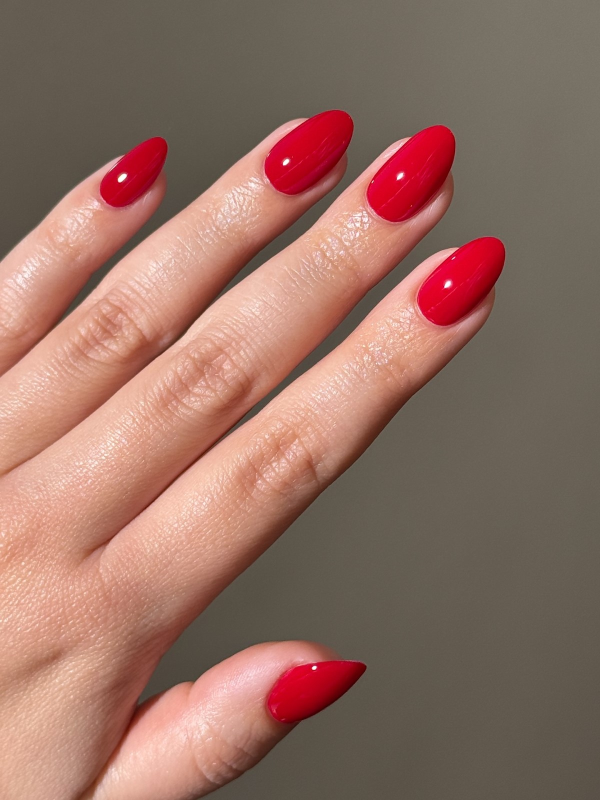 Капсульный маникюр: цвета, которые носят со всем