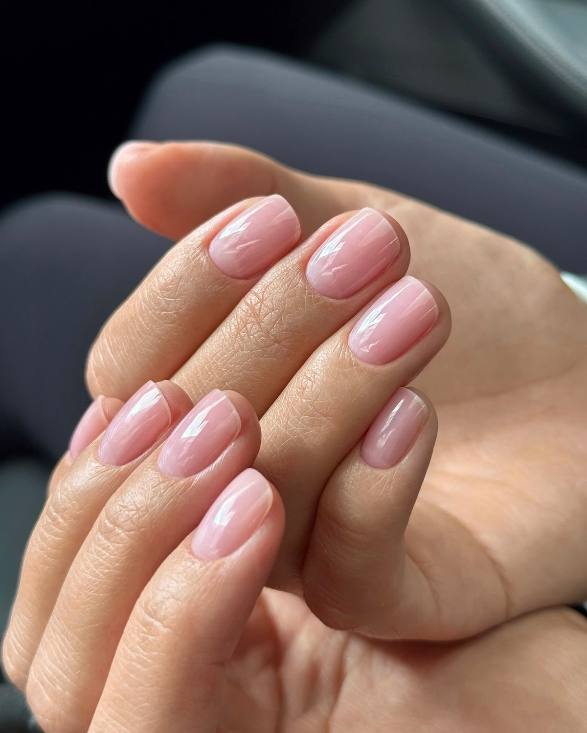 Капсульный маникюр: цвета, которые носят со всем