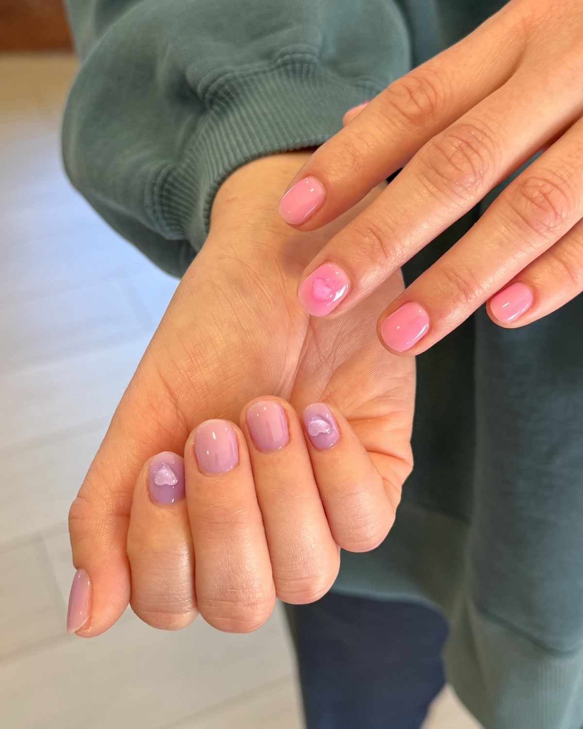 Короткие ногти и пастель: самый удобный тренд сезона