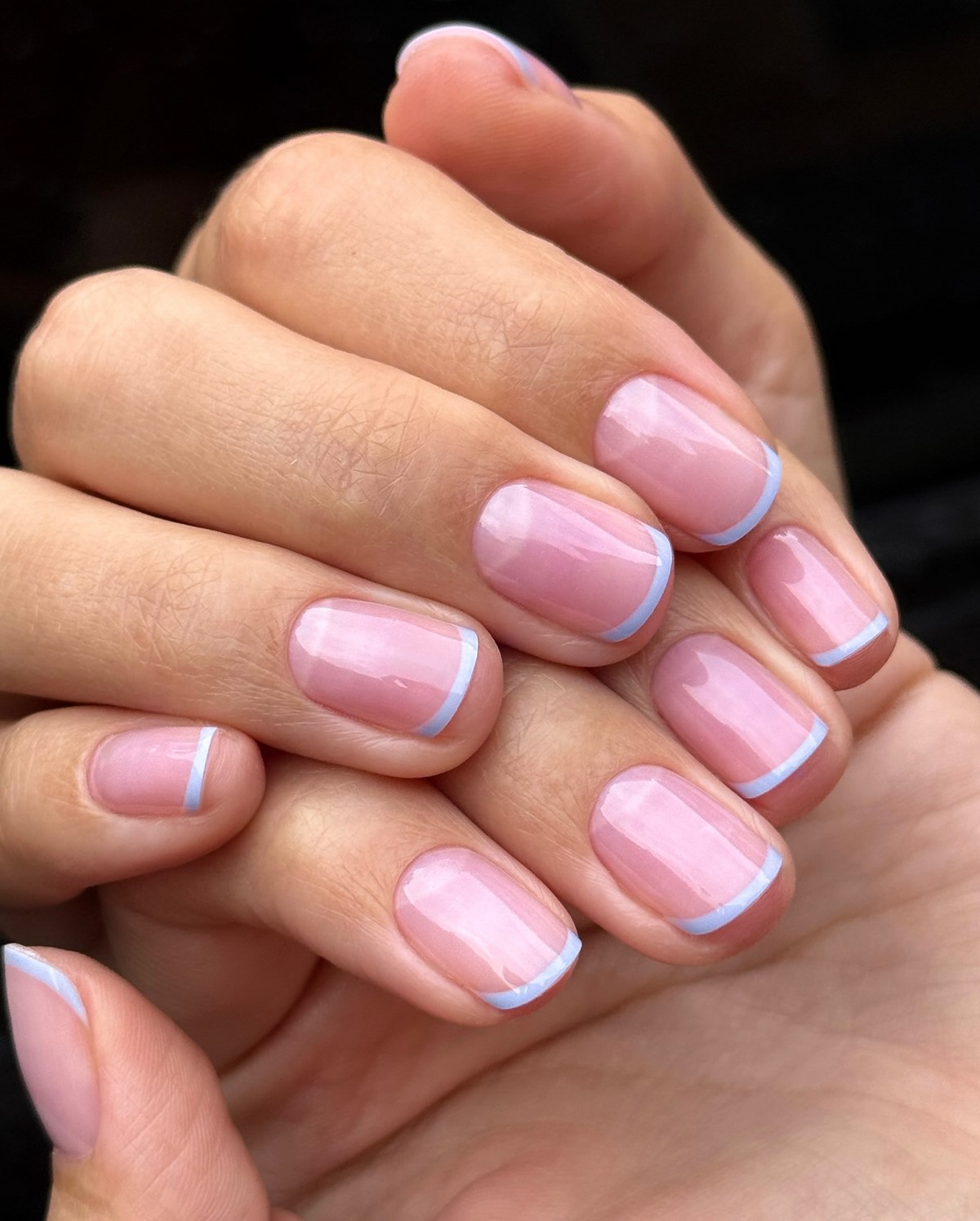 Микрофренч вместо обычного: самый аккуратный маникюр этой весны