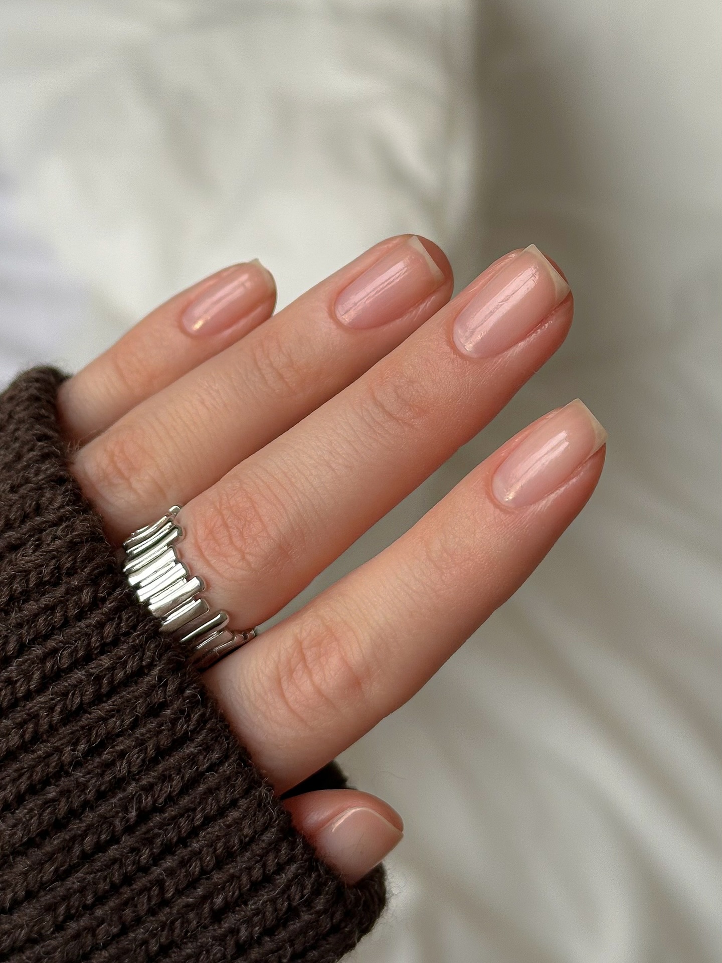 Маникюр без дизайна, который выглядит дорого: главный выбор этой весны