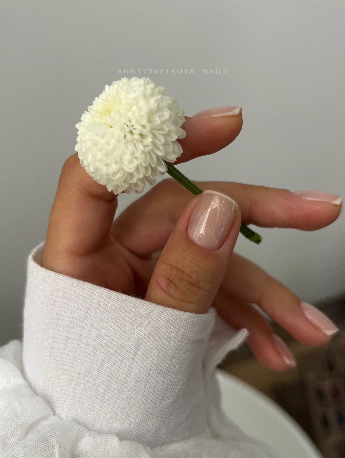 Микрофренч вместо обычного: самый аккуратный маникюр этой весны