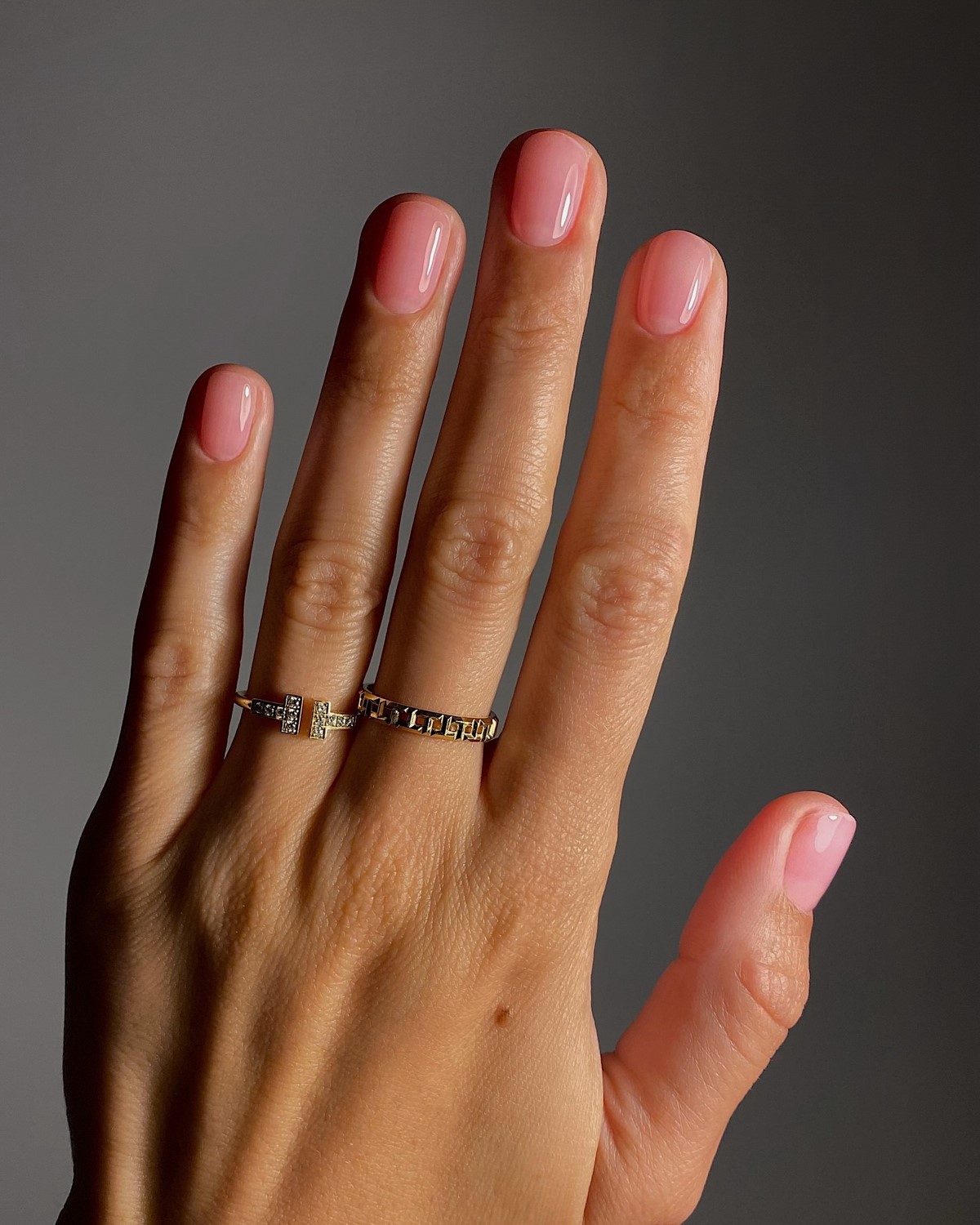 Маникюр на март: самый аккуратный тренд начала весны