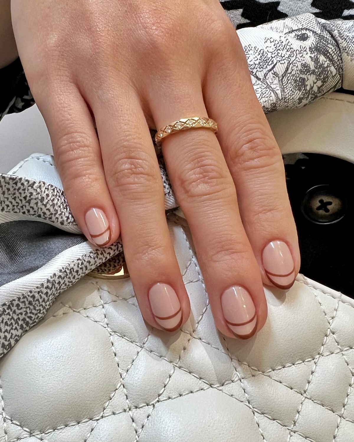 Микрофренч вместо обычного: самый аккуратный маникюр этой весны