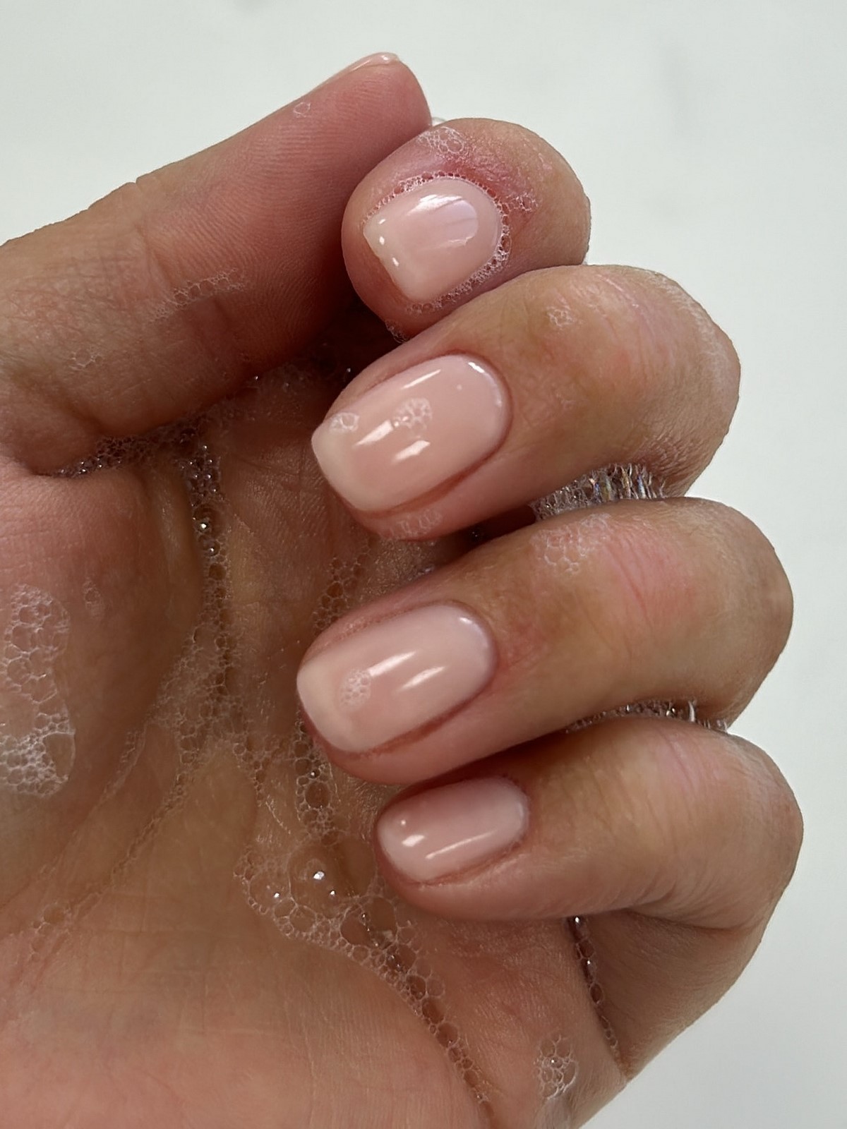 Капсульный маникюр: цвета, которые носят со всем