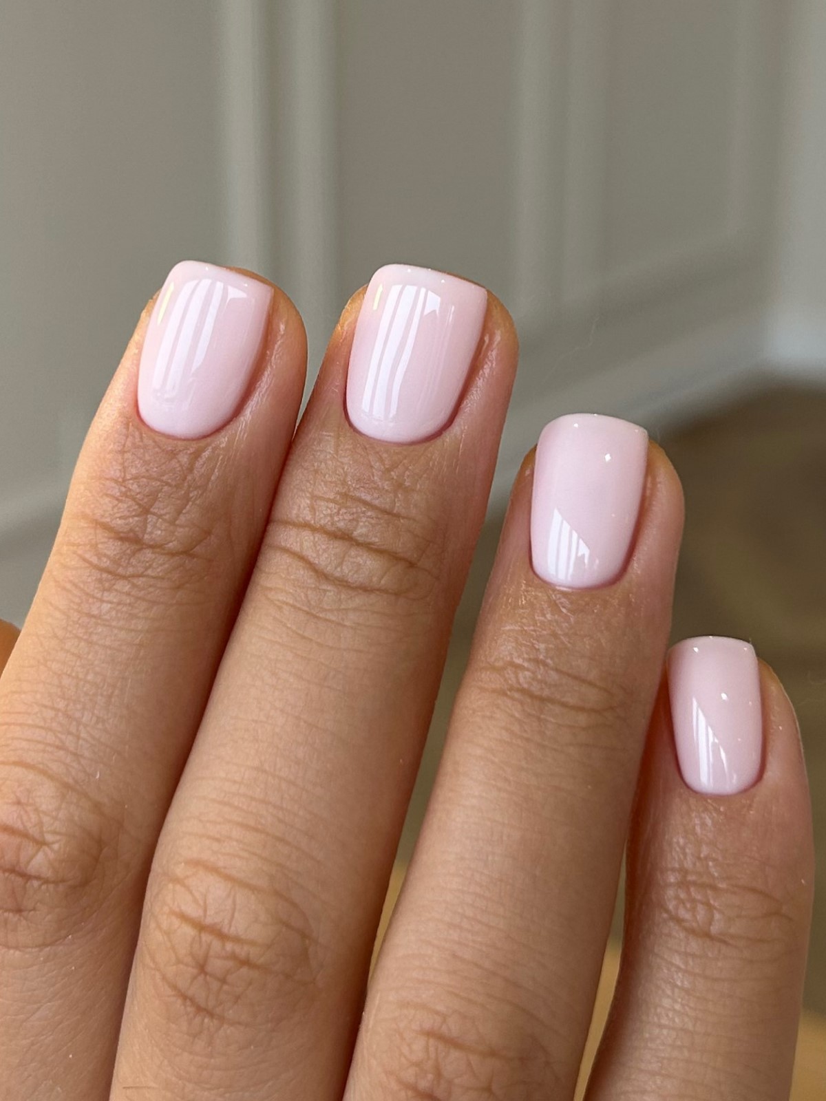 Короткие ногти и пастель: самый удобный тренд сезона