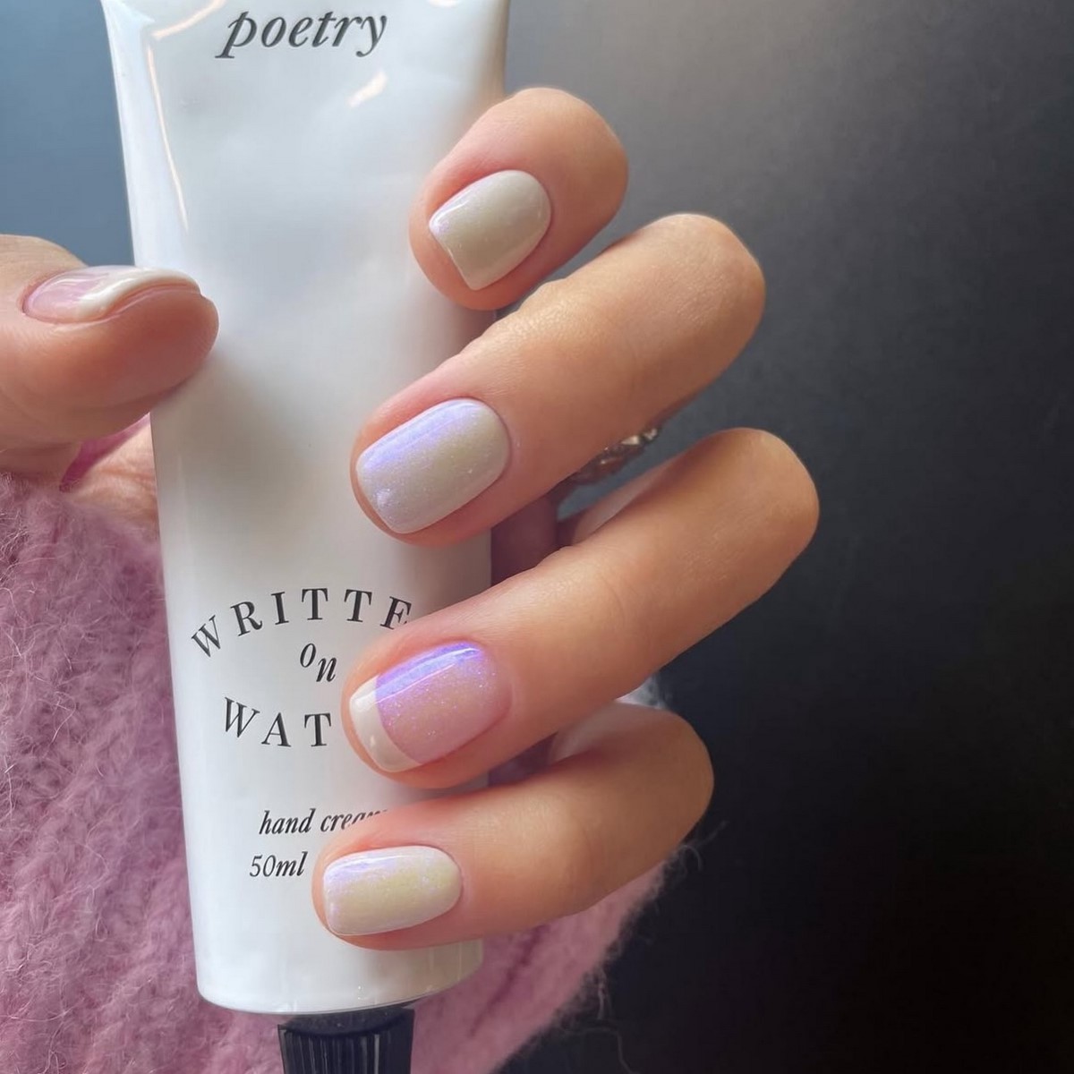 Короткие ногти и пастель: самый удобный тренд сезона