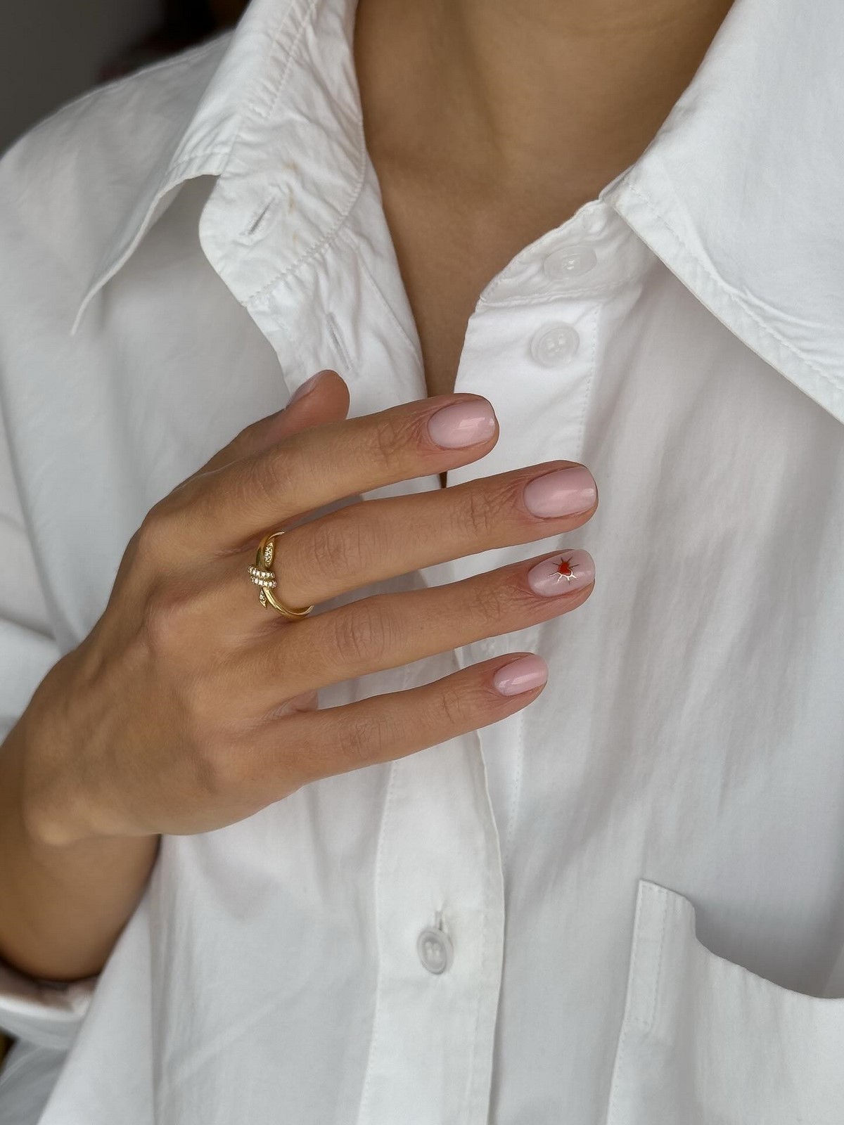 Модные короткие ногти весной: 10 идей, которые влюбляют