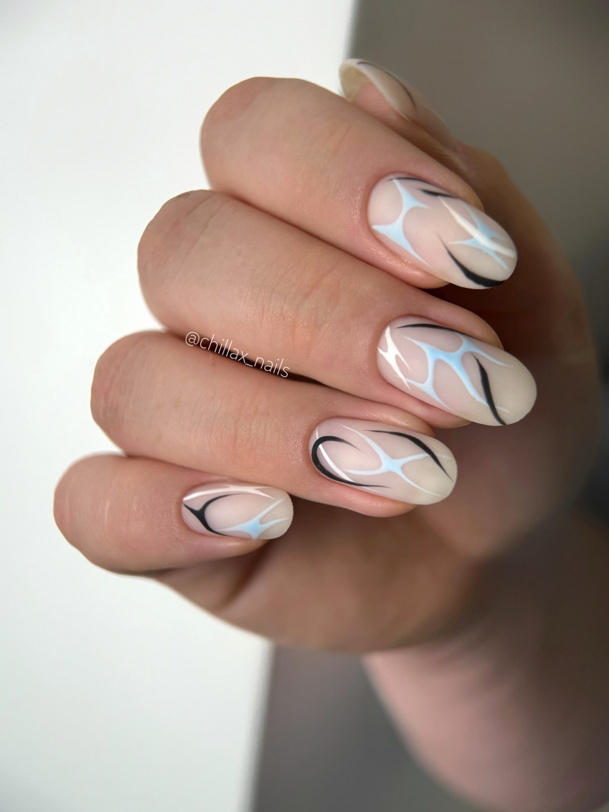 Маникюр на весну 2026, который выглядит дорого