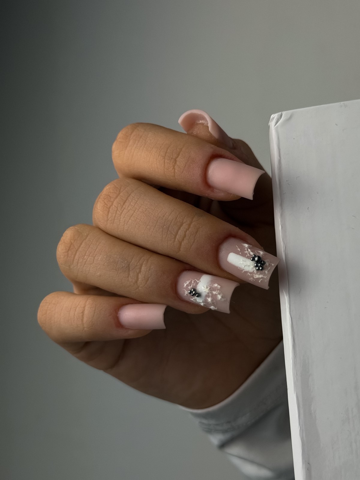 Маникюр на весну 2026, который выглядит дорого