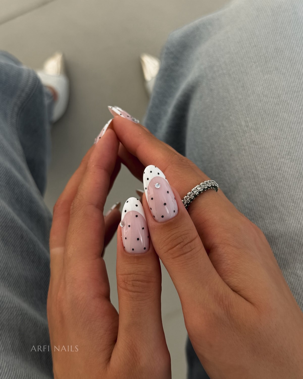 Овальная или миндаль: какая форма ногтей делает руки изящнее