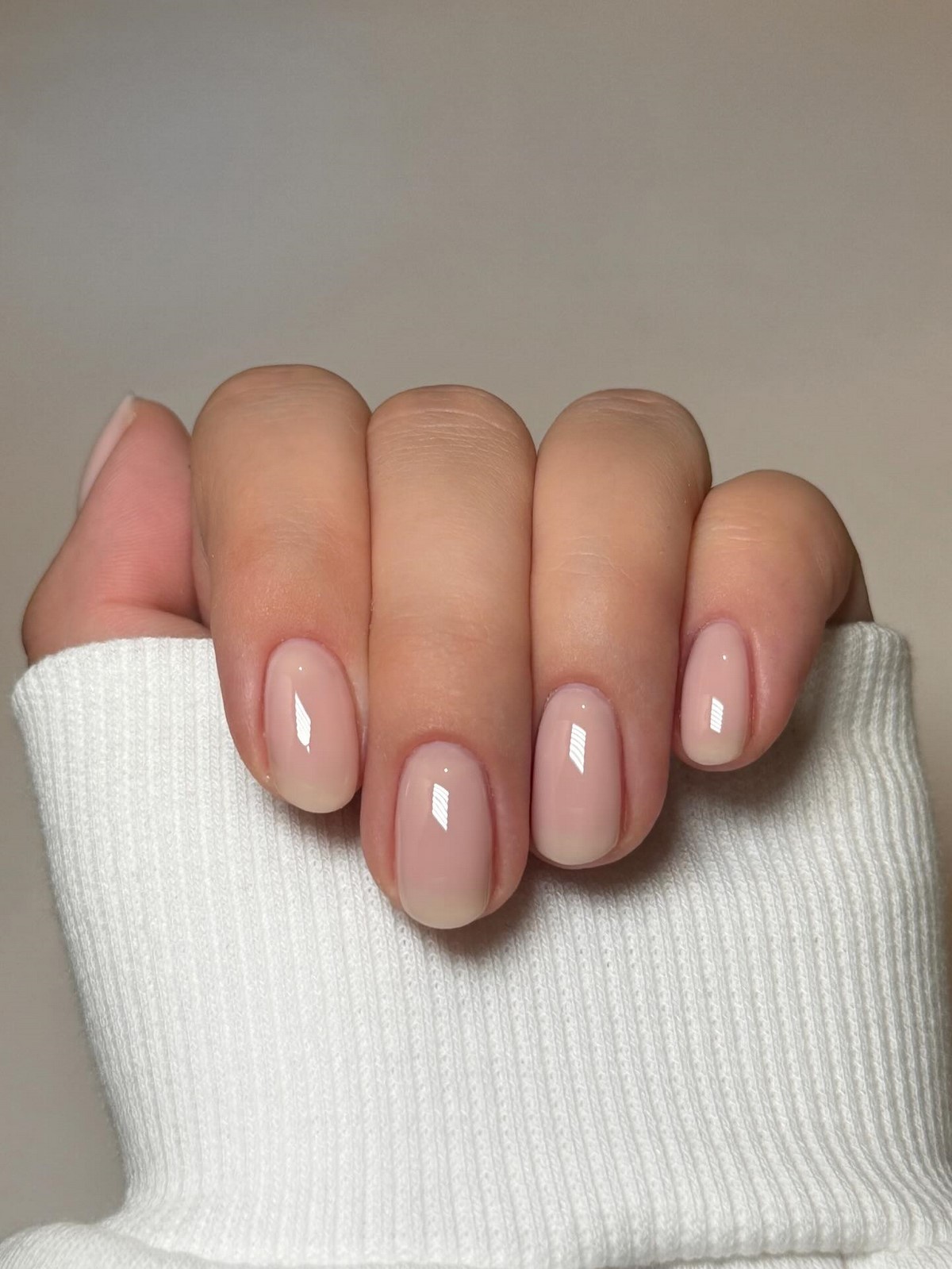 Маникюр на март: самый аккуратный тренд начала весны