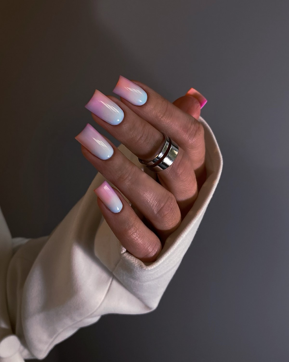 Маникюр на март: самый аккуратный тренд начала весны