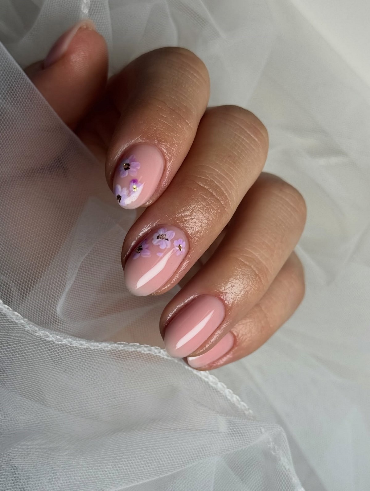 Маникюр на март: самый аккуратный тренд начала весны