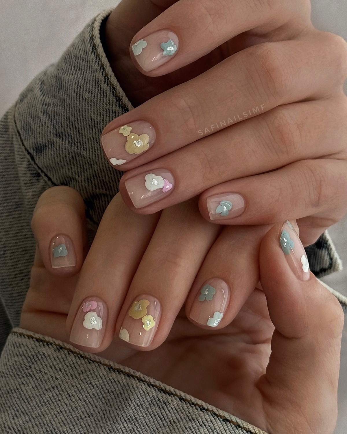 Маникюр на март: самый аккуратный тренд начала весны