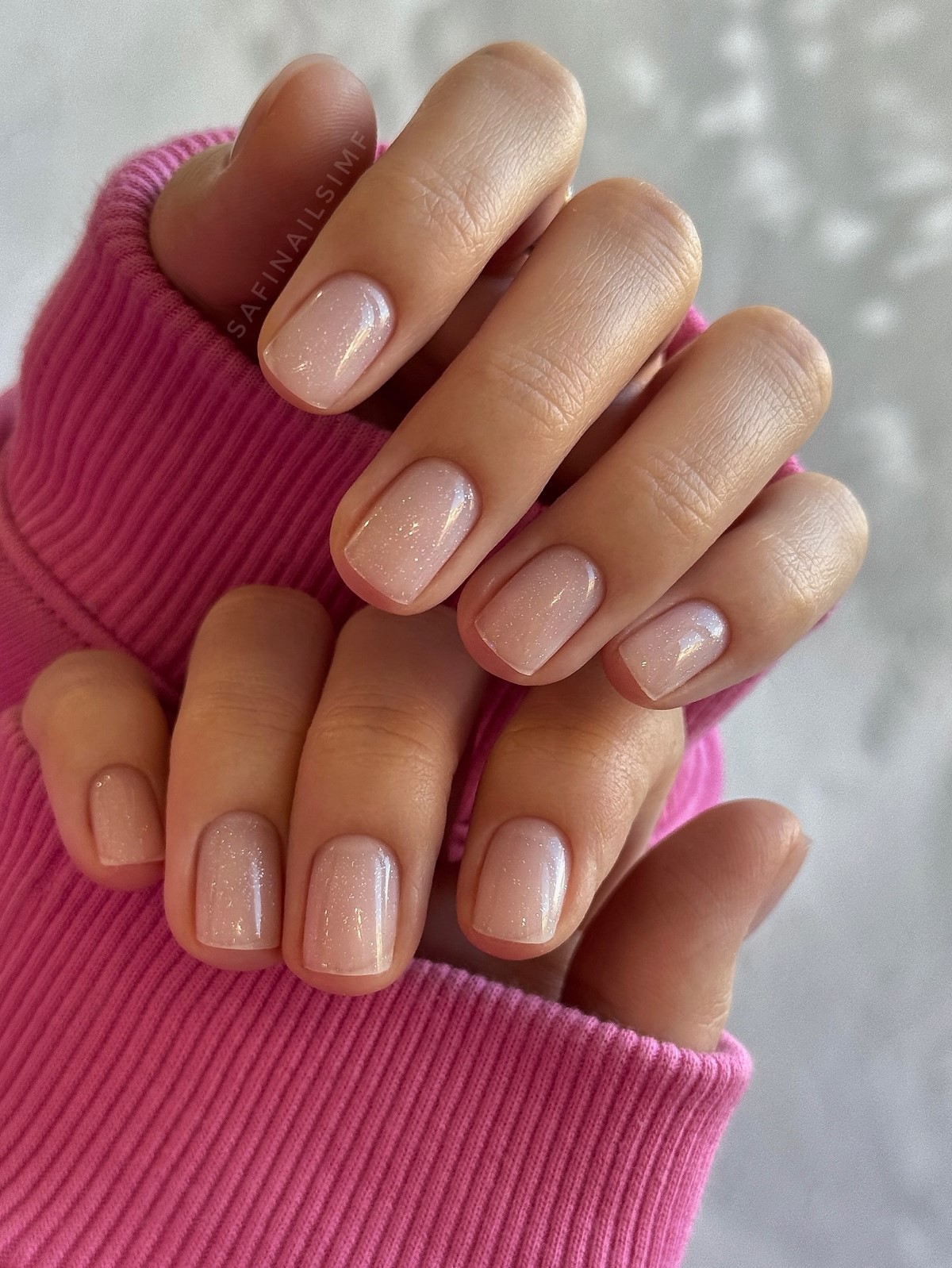 Маникюр на март: самый аккуратный тренд начала весны