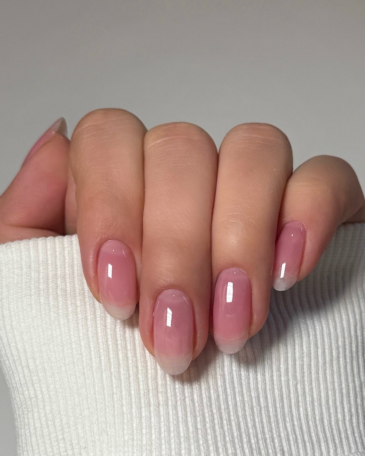 Маникюр на март: самый аккуратный тренд начала весны