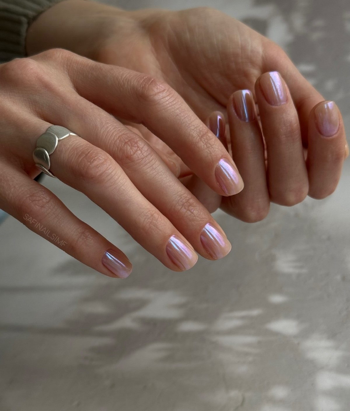 Светлый маникюр этой весны: оттенки, которые подходят ко всему