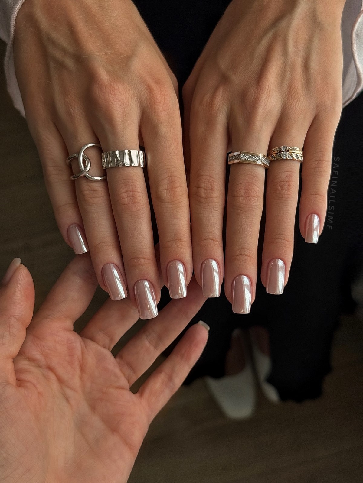 Светлый маникюр этой весны: оттенки, которые подходят ко всему