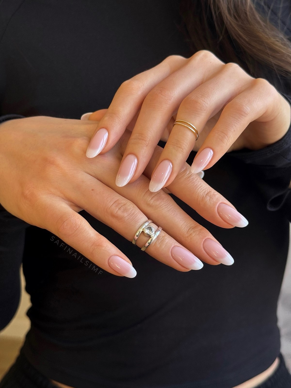 Светлый маникюр этой весны: оттенки, которые подходят ко всему